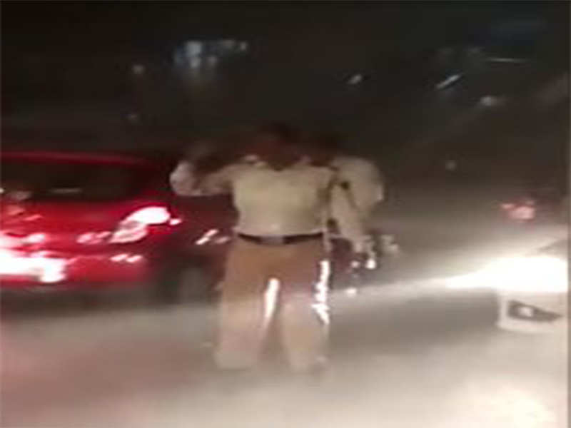 This Mumbai traffic cop stood in rain for two hours, ensured no snarls