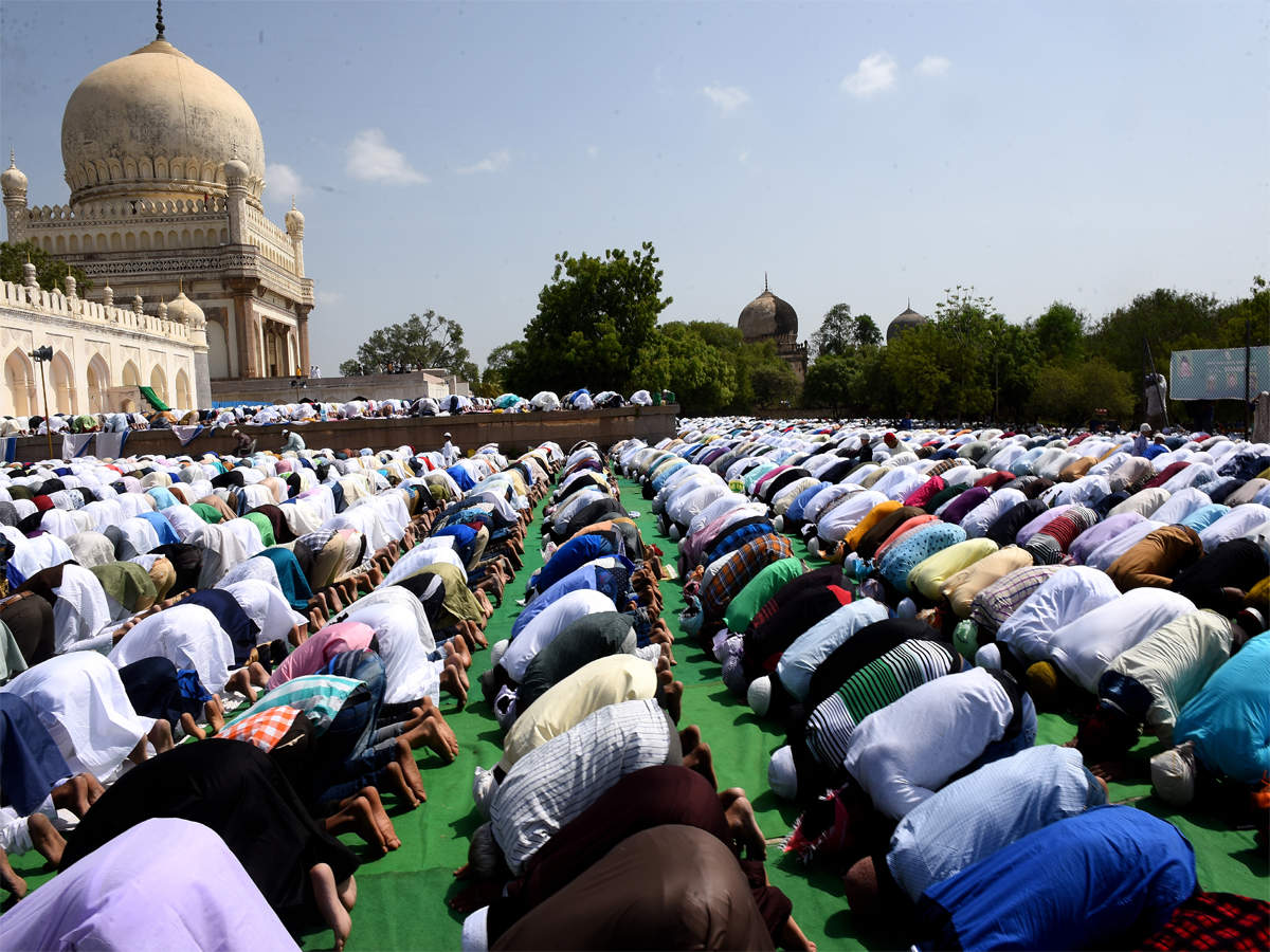 Eid Mubarak: Devout throng mosques to offer namaz | Hyderabad News ...