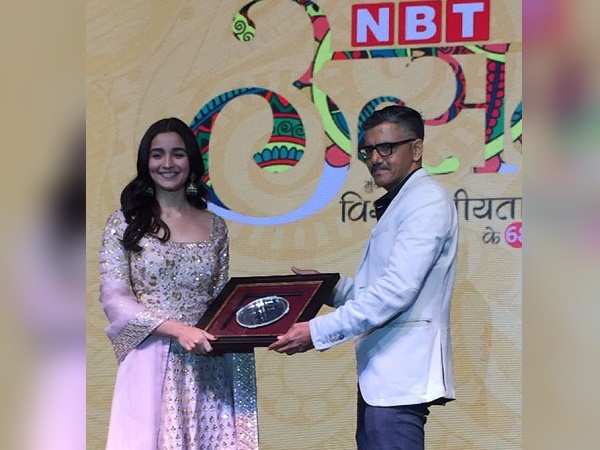 Alia Bhatt receives the Best Actress Award for 'Raazi' at NBT Utsav 2018