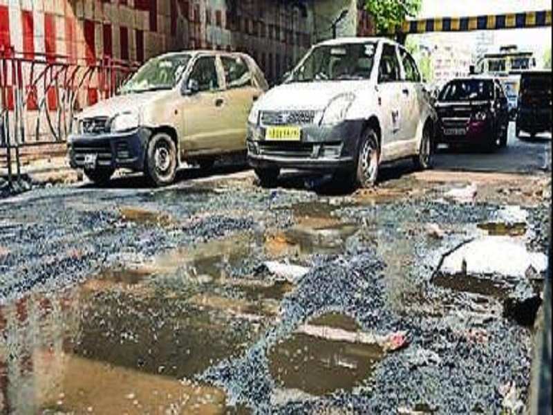 The catered road of the Ultadanga underpass poses a threat to vehicles