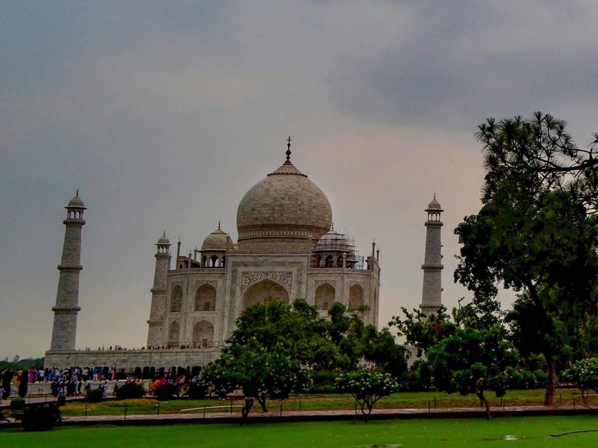 Either restore beauty of Taj Mahal or demolish it': SC slams government,  authorities for apathy | India News - Times of India