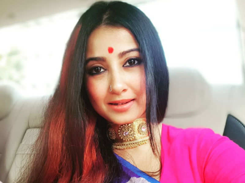 Monami Ghosh looks gorgeous in ‘desi avatar’; take a look - Times of India