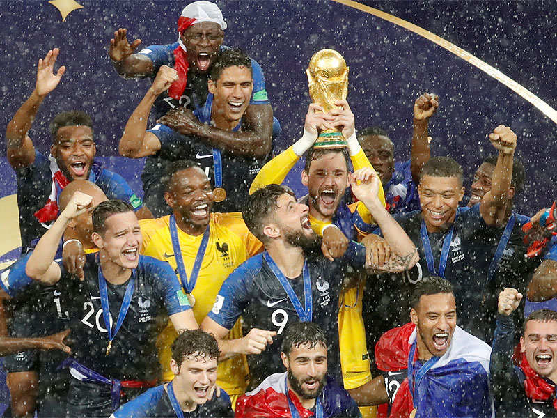 French players celebrate winning the FIFA World Cup. (Reuters Photo)