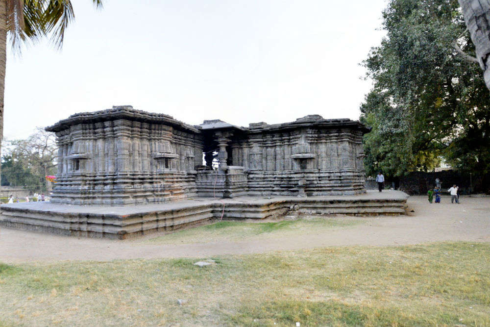 India’s Thousand Pillar Temple belittles modern technology