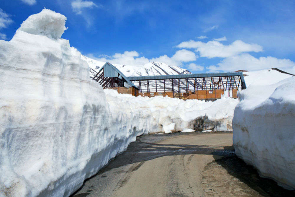 A whooping 1200 permits for visiting Rohtang Pass are issued daily