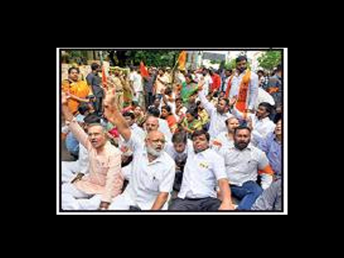VHP activists protest in front of Hyderabad collectorate on Monday