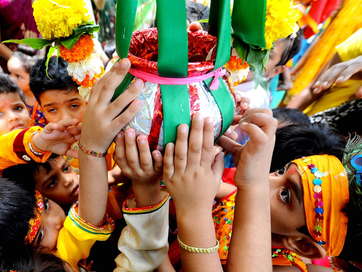 Happy Janmashtami 2019: Significance of Dahi Handi celebration ...