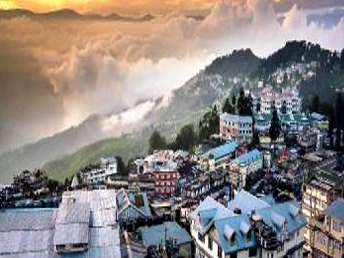 Clouds hover over a valley in Darjeeling