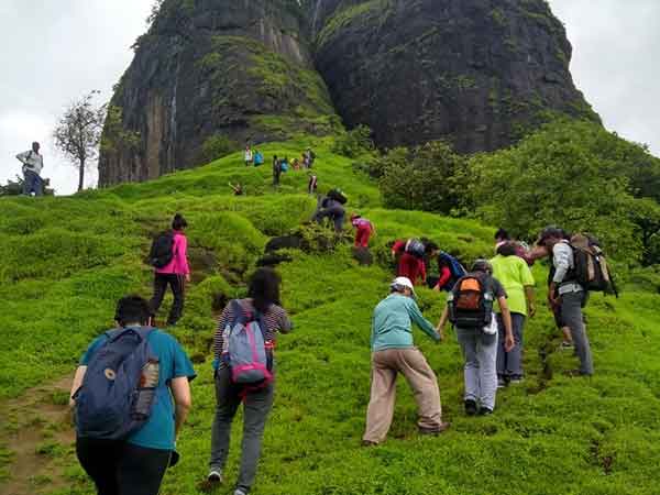Mumbaikars enjoy an adventurous trek up to Sarasgad