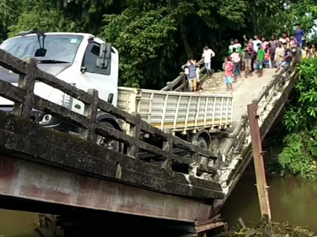A canal bridge in Siliguri's Phansidewa collapsed on Friday morning. (ANI)