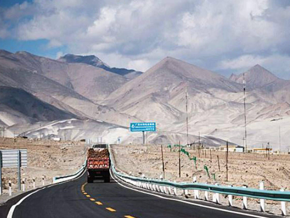 The CPEC is a planned network of roads, railways and energy projects linking China's Xinjiang Uyghur autonomous region with Pakistan's strategic Gwadar Port on the Arabian Sea. (AFP photo)