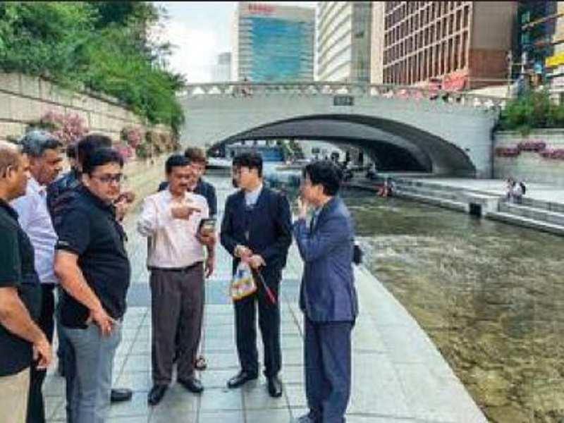 Kejriwal at a site of tranquility in the highly commercial city of Seoul