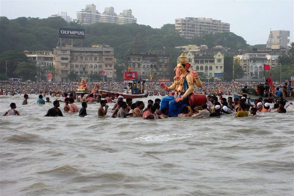 Ganpati Visarjan Mumbai 2025 Tanya Florinda