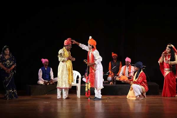 Experience the tale of a truthful king in play 'Ant Bhala to Sab Bhala'
