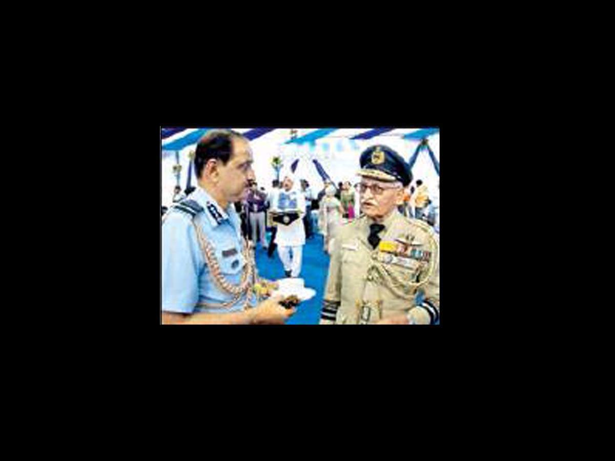 Air Marshal Randhir Singh (Right) with former Air Chief NAK Browne (File photo)
