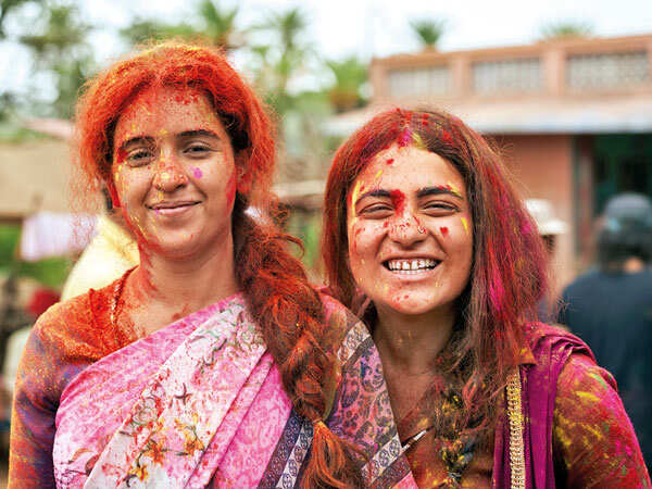 Vishal Bhardwaj Pataakha Is The Bittersweet Story Of Two Badass Sisters Hindi Movie News Times Of India Vishal Bhardwaj Pataakha Is The Bittersweet Story Of Two Badass Sisters Hindi Movie News Times Of India