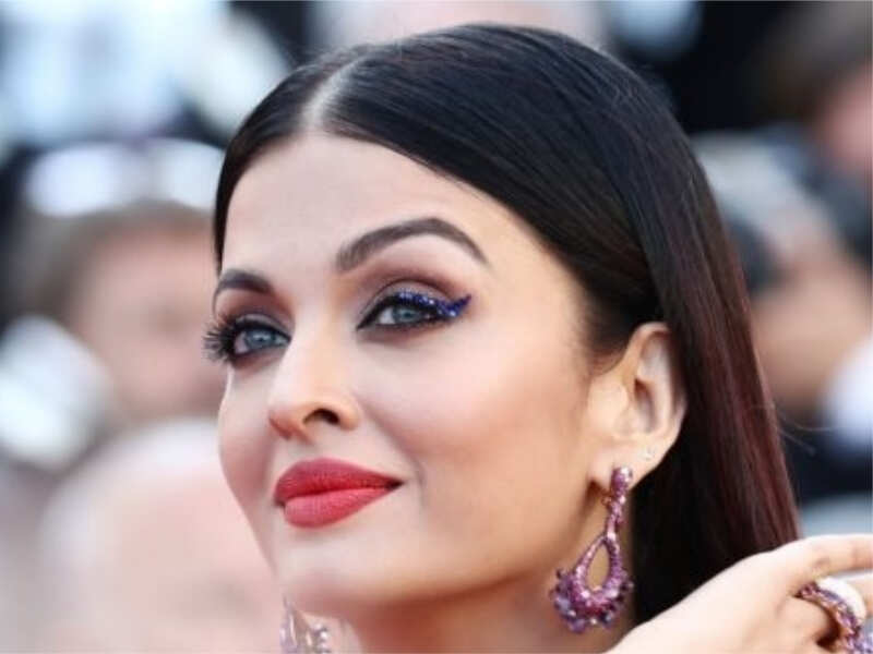 Glitter everything: The makeup trend that will take you back to high school :::Misskyra