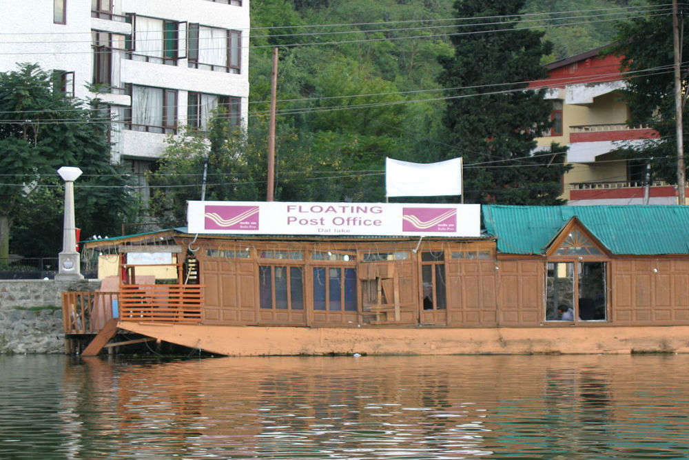 Know about India’s one and only floating post office in Srinagar