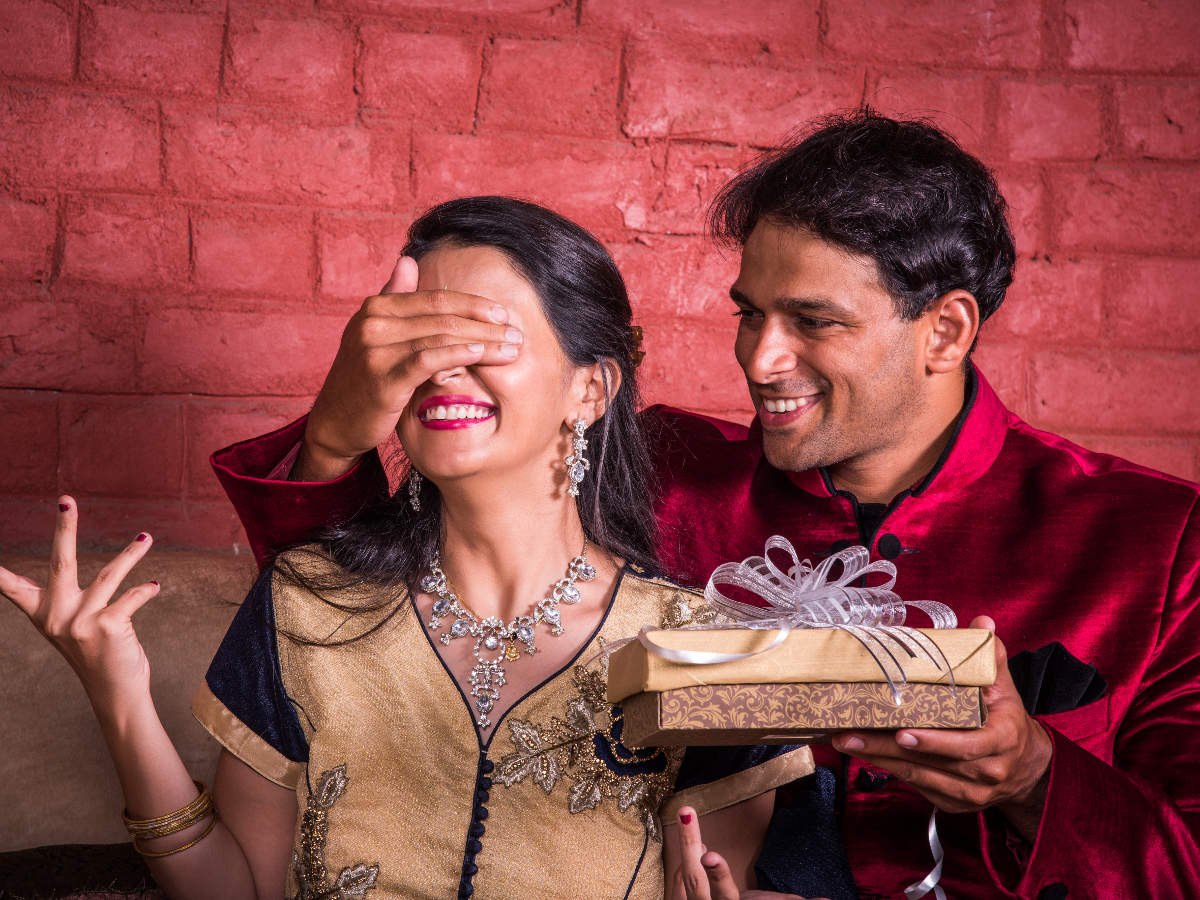 gift on karva chauth for wife