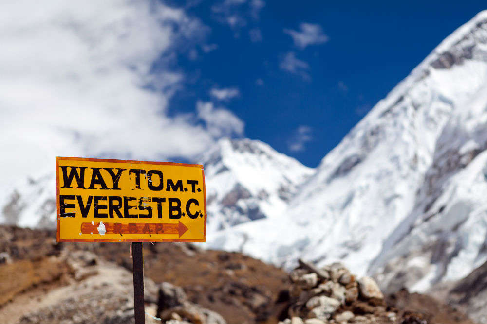 China to ban non-eco friendly tourist vehicles around Mt Everest base camp
