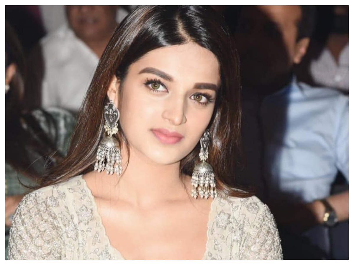 Photos: Nidhhi Agerwal looks enchanting in ethnic Indian wears | Hindi ...