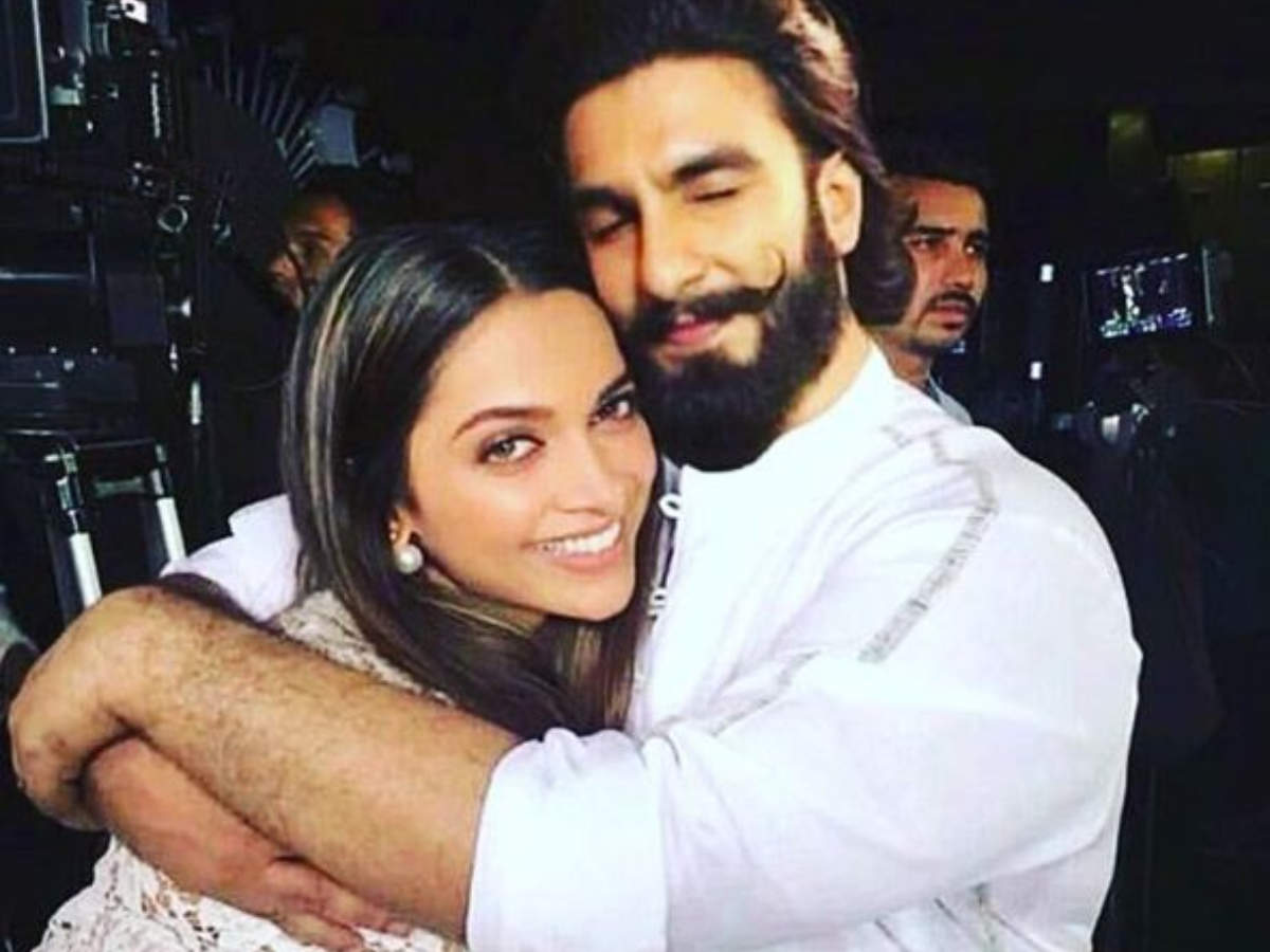 This Is What Deepika Padukone And Ranveer Singh Wore For Their Engagement Times Of India 4146