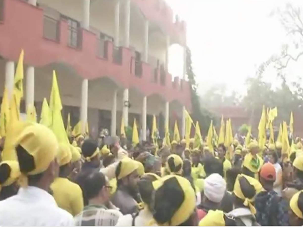 Farmers from across the nation have gathered in Delhi to participate in a 2-day protest 