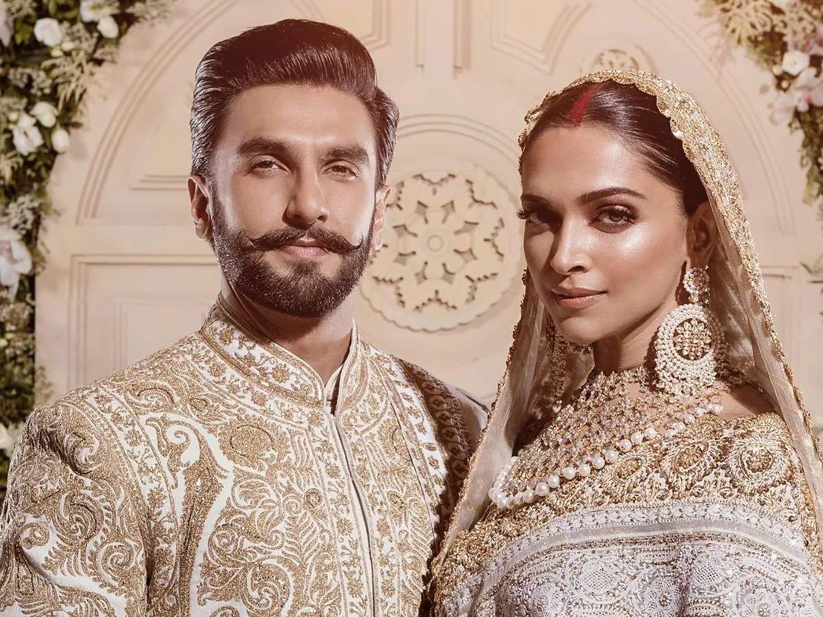 This Deepika Padukone Fan Thinks Ranveer Singh's Wedding Look Was a Copy of  His Diwali Attire and He Isn't Wrong Completely - View Pic