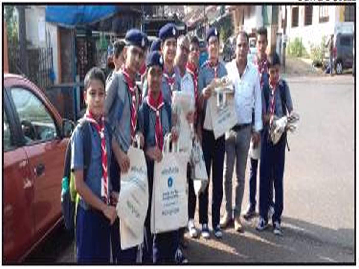 They handed out cloth bags as they did the rounds of Mapusa market