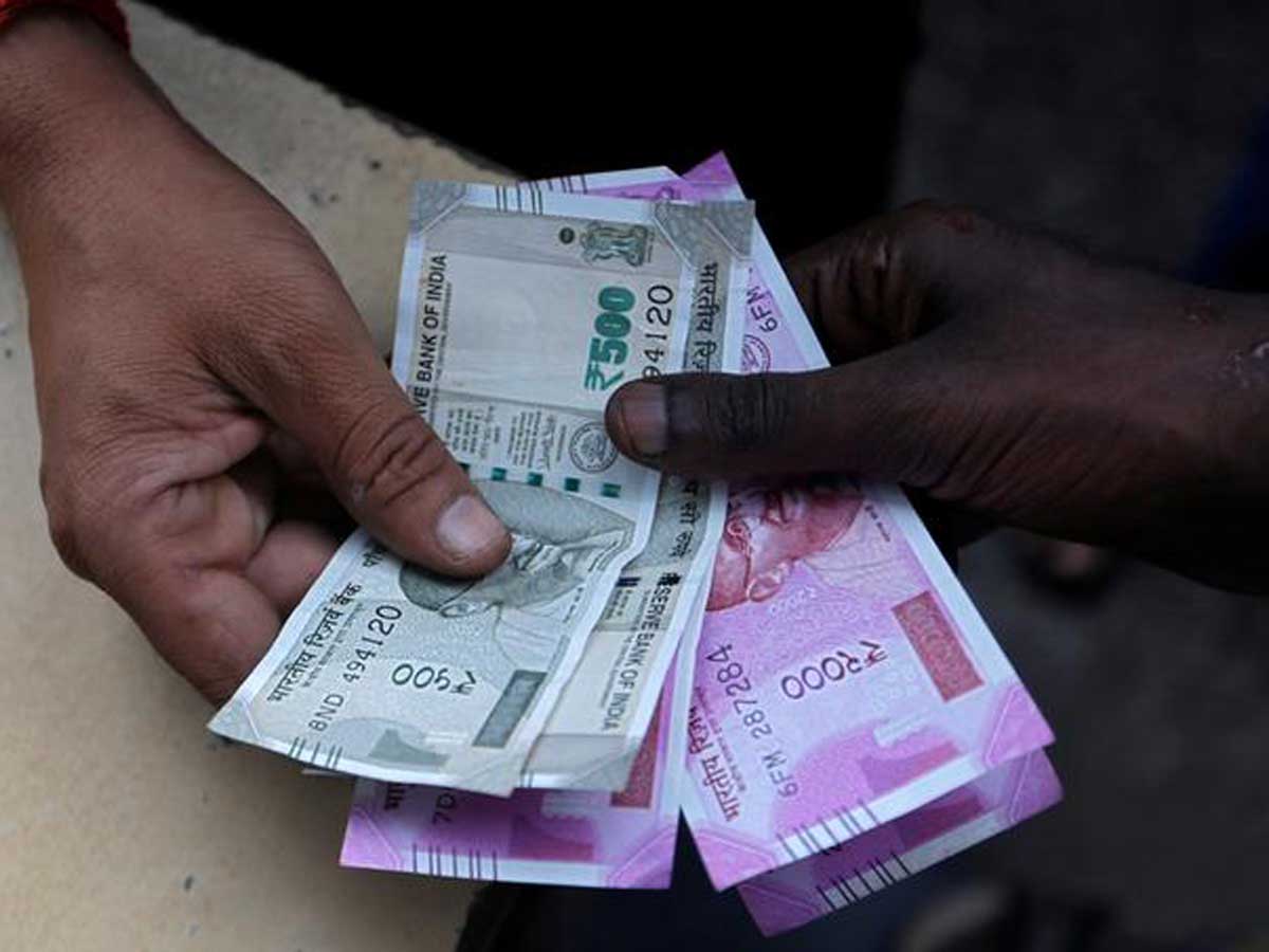 Nepal bans Indian currency notes above Rs 100 - Times of India