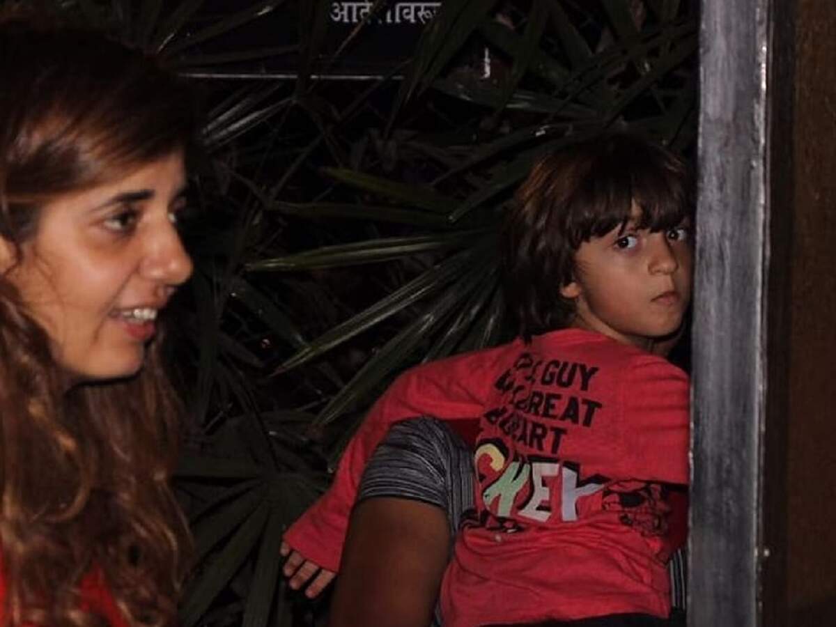 Shah Rukh Khan's son AbRam Khan tries to avoid paparazzi; see photos | Hindi Movie News - Times of India Shah Rukh Khan's son AbRam Khan tries to avoid paparazzi; see photos | Hindi Movie News - Times of India