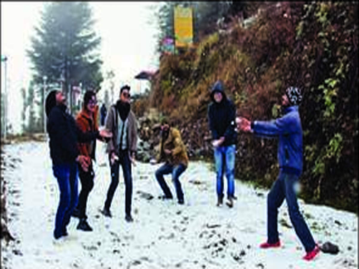 Popular hill stations like Mussoorie and Nainital will start receiving snowfall during next 48 hours from Saturday morning.