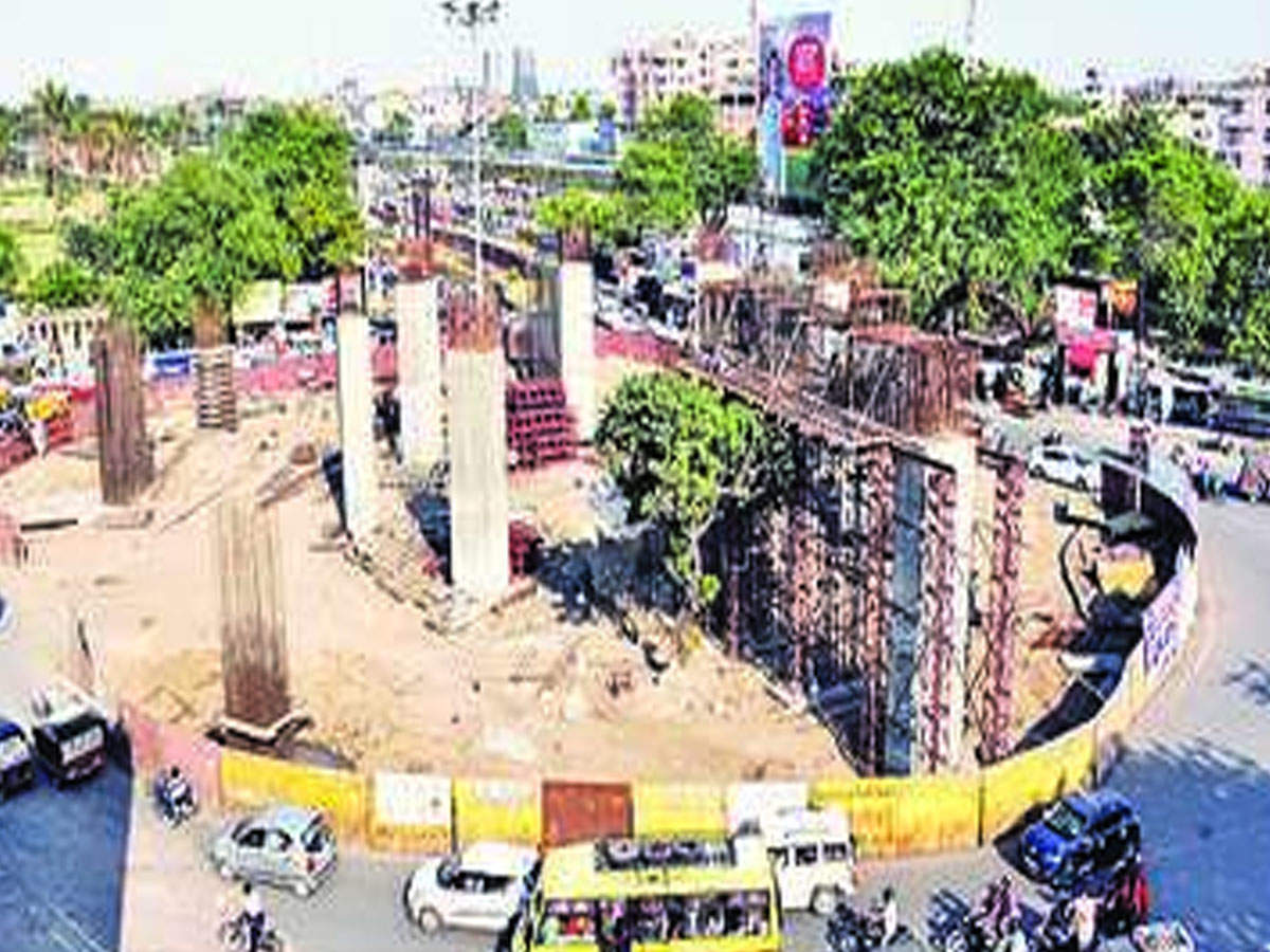 Delay in construction of R-Block flyover has led to traffic congestion. 