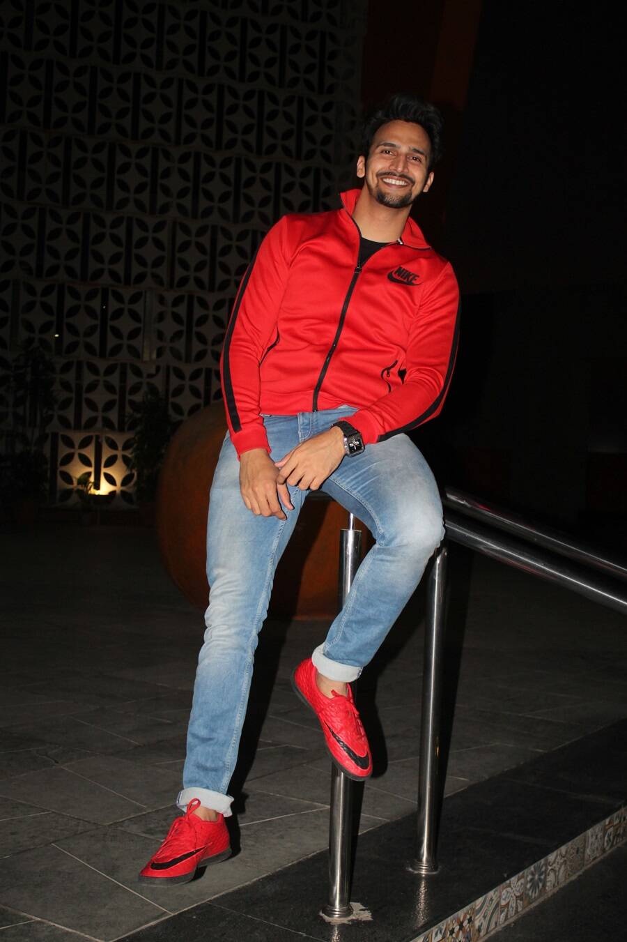 play Sumeet Dada keeps the Hamlet team together Bhushan Pradhan