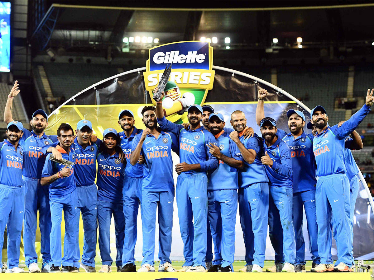 India Vs Australia 3rd Odi Ms Dhoni Powers India To First - 