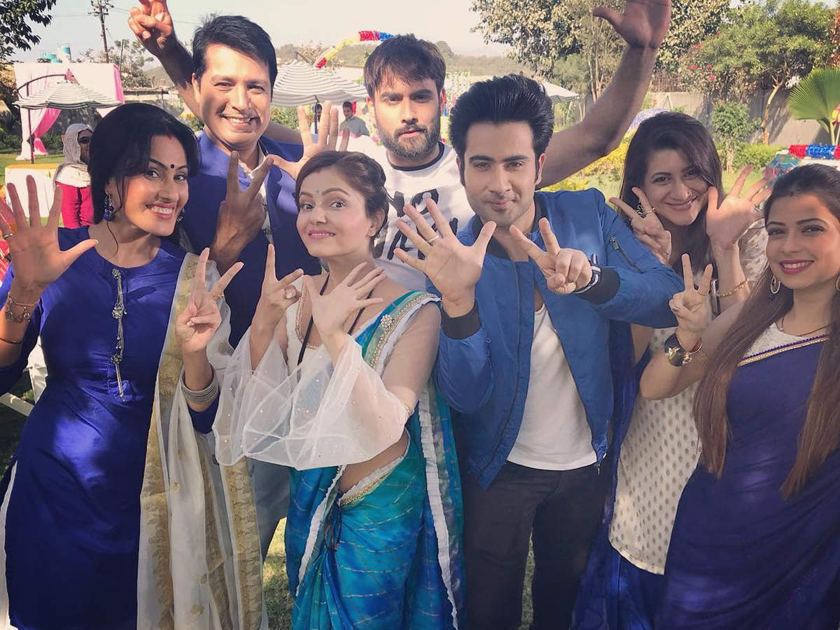 Rubina Dilaik And Vivian Dsena S Shakti Astitva Ke Ehsaas Ki Completes 700 Episodes Actors Thank Fans Times Of India