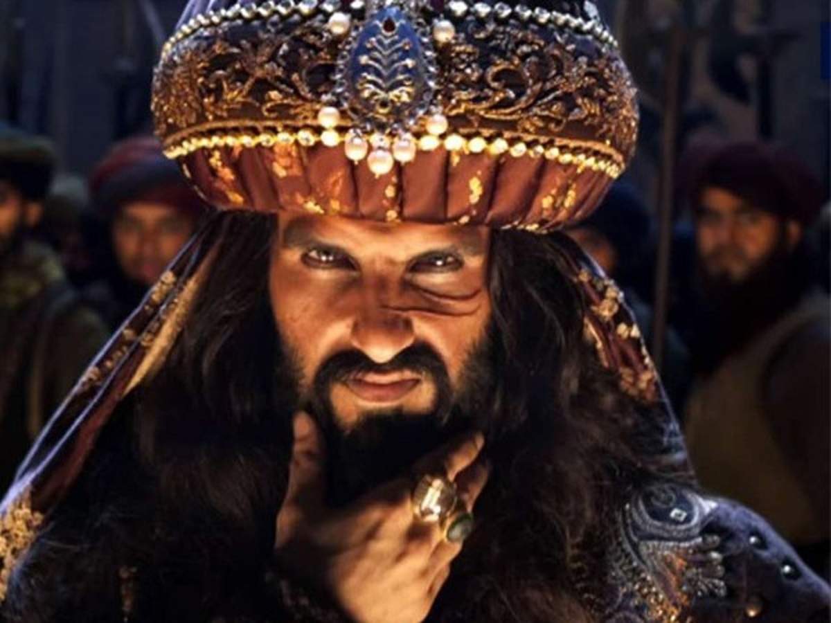 Ranveer Singh spots kohl, full beard at Mumbai event: Did he just 'out' his  Padmavati look?-Entertainment News , Firstpost