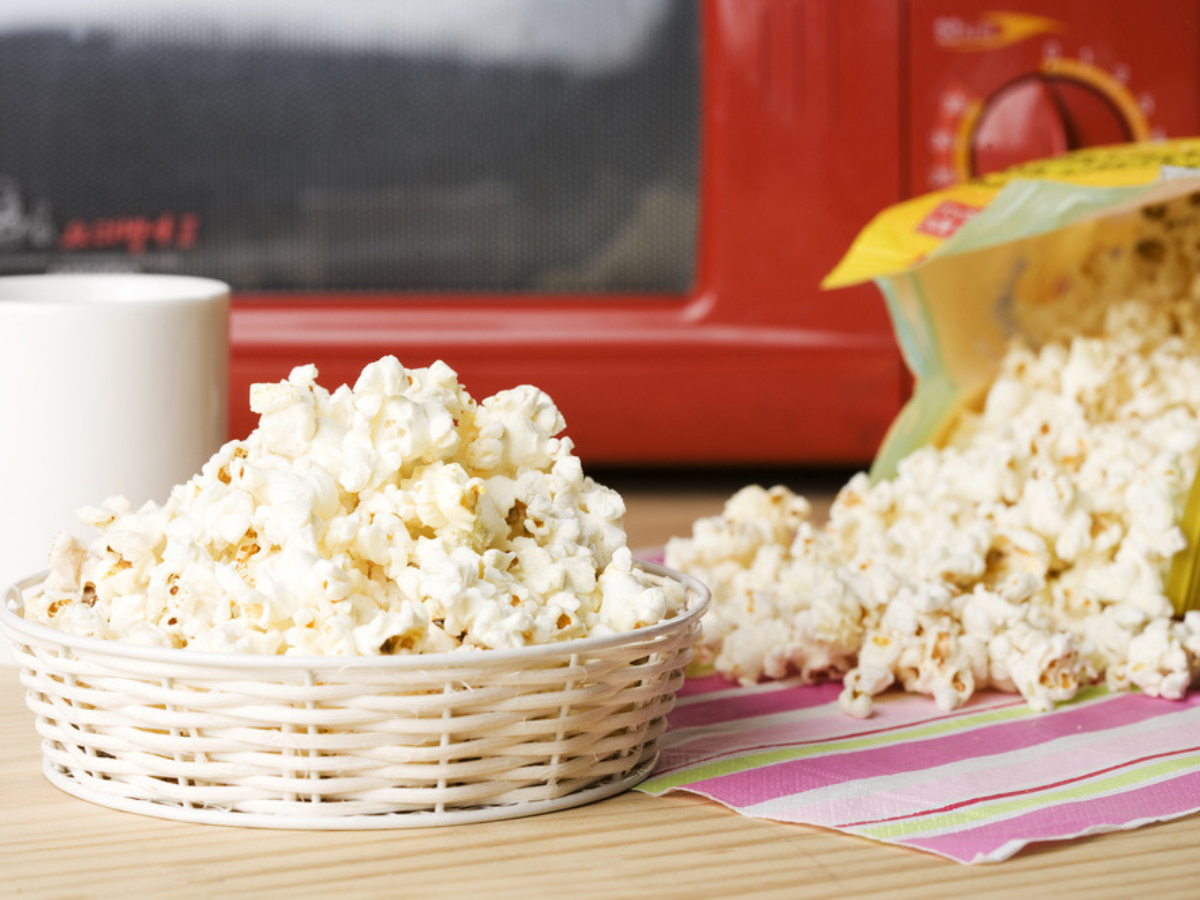 dangers-of-eating-microwave-popcorn-why-should-you-not-have-microwaved