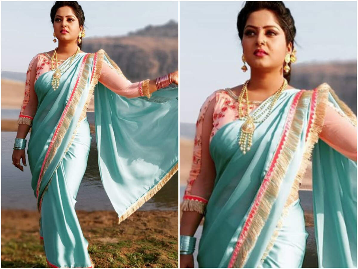 Picture: Bhojpuri star Anjana Singh looks breathtakingly beautiful in a blue  saree | Bhojpuri Movie News - Times of India