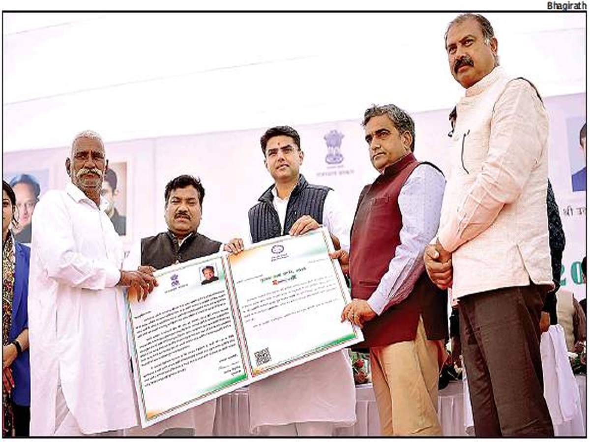 Deputy CM Sachin Pilot hands over a certificate to a farmer at a camp in Sirsi on Thursday