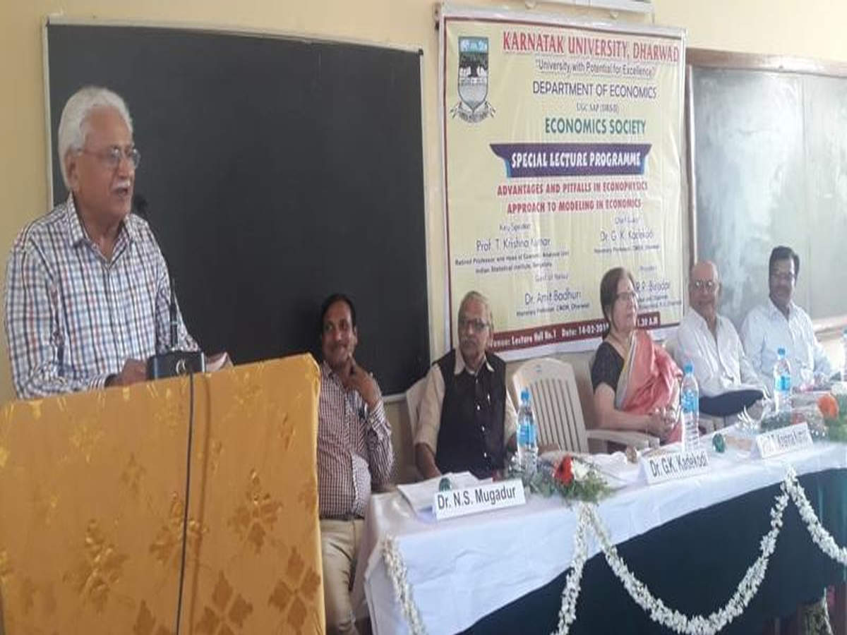 Prof T Krishan Kumar delivers a special lecture at Karnatak University, Dharwad on Friday