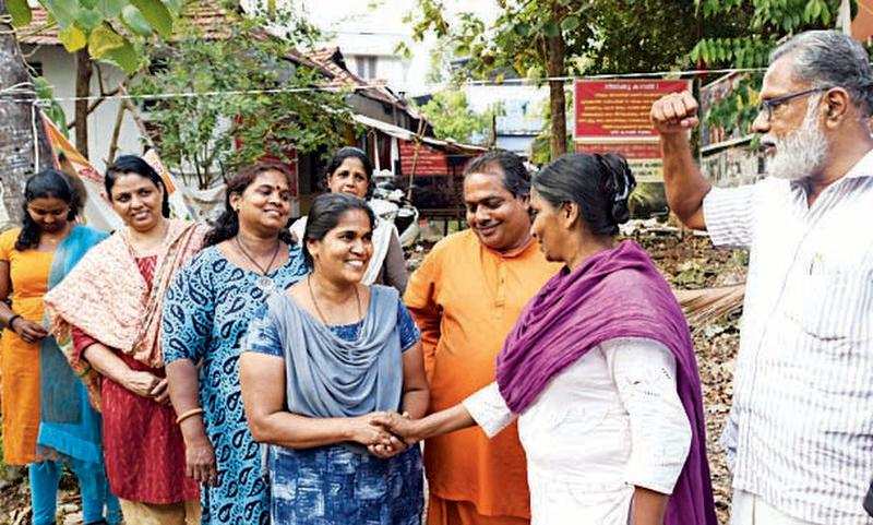 Preetha Shaji greeted by people who supported her protest, in front of her home in Ernakulam on Tuesday