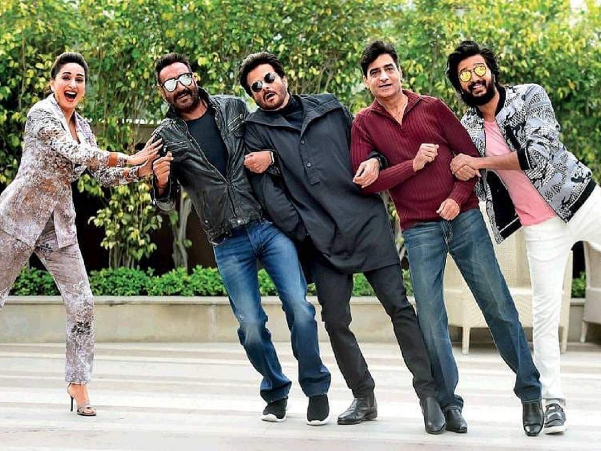 Total Dhamaal': Madhuri Dixit's funny video with her co-stars shows the  bond that they share | Hindi Movie News - Times of India