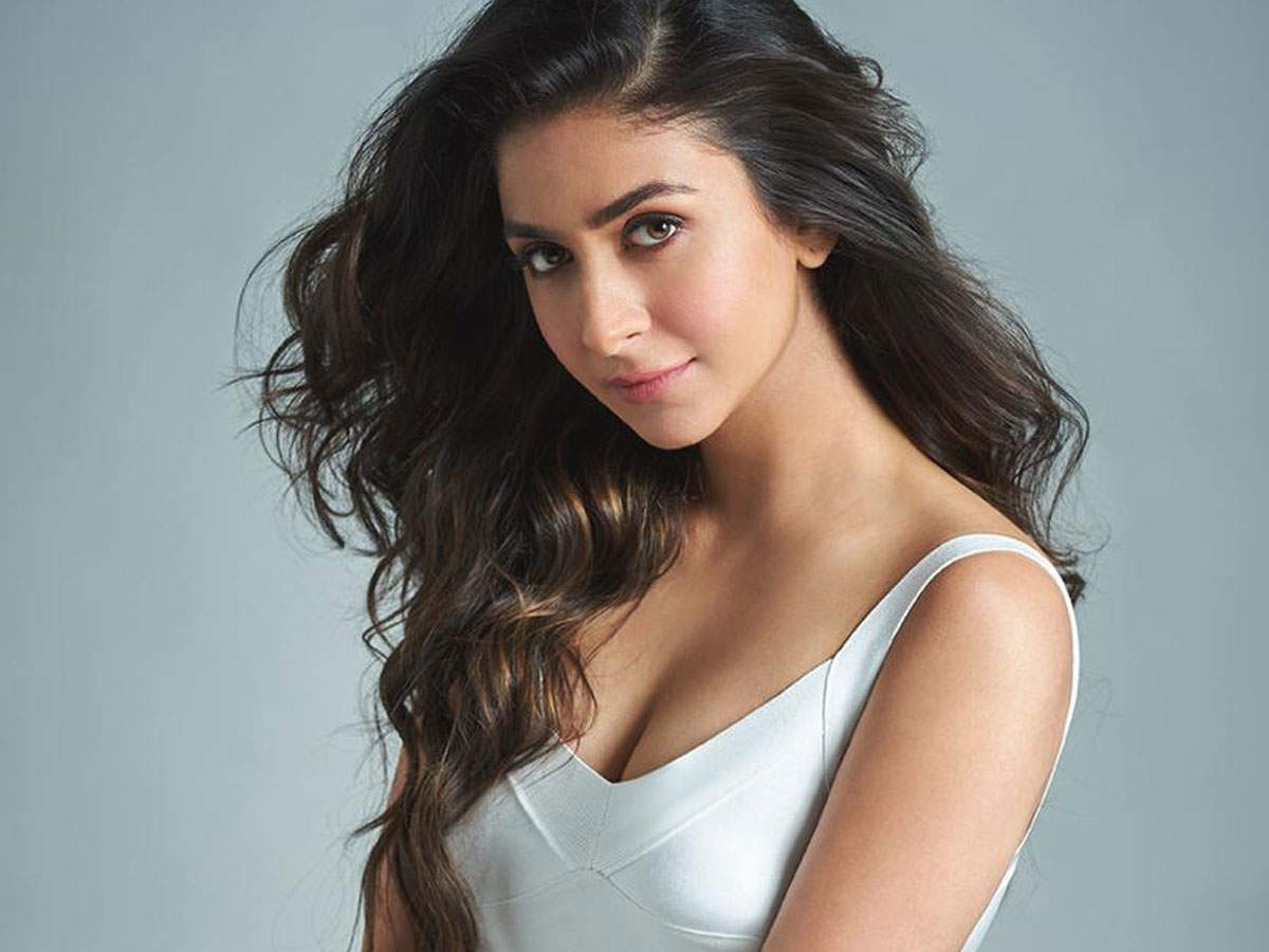 Squad': Malvika Raaj all set to play a sniper in action thriller opposite  Rinzing Denzongpa | Hindi Movie News - Times of India