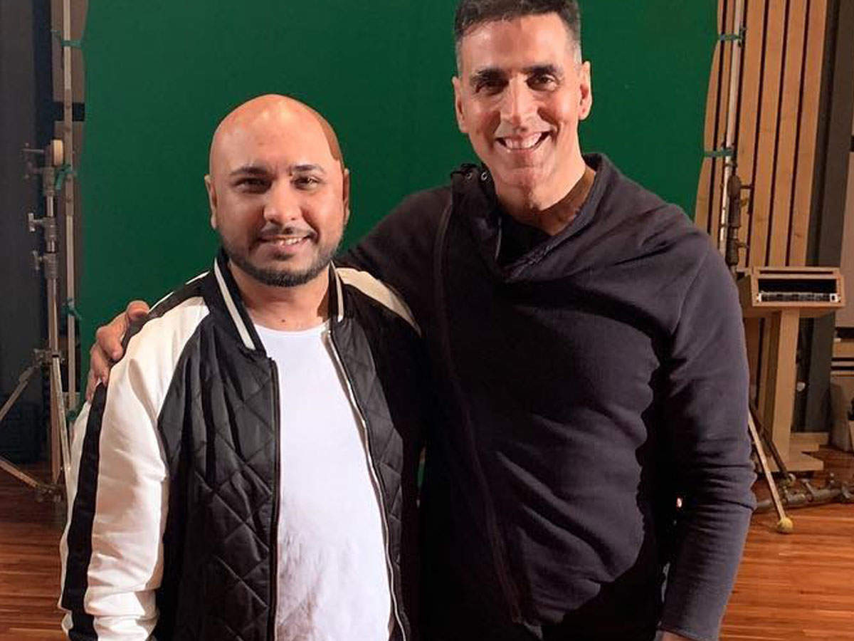 This picture of B Praak with Akshay Kumar is winning the internet