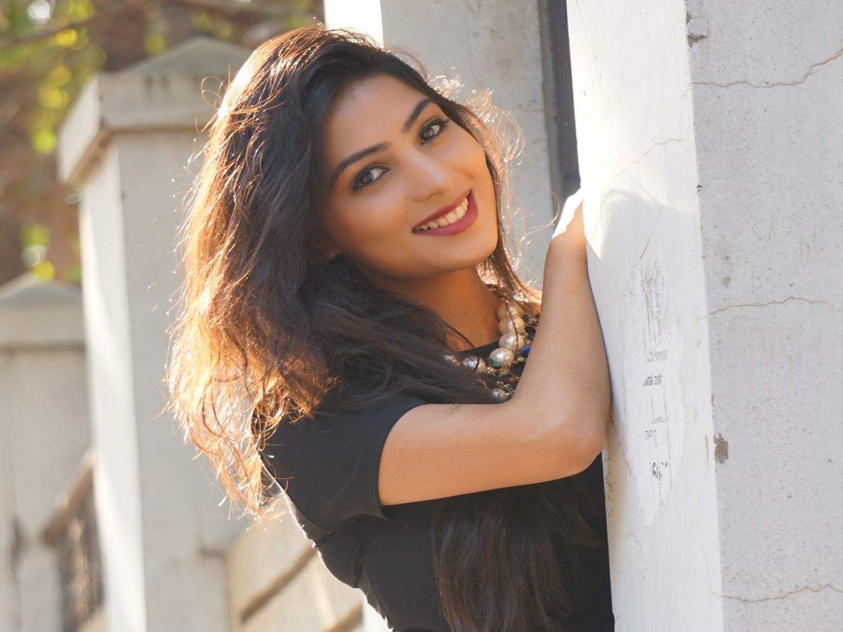 Meet Purvi Joshi A Banker Turned Actress Kannada Movie News Times Of India