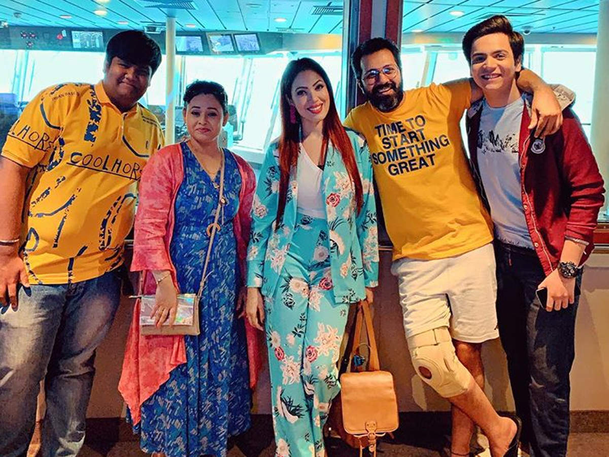 Taarak Mehta Ka Ooltah Chashmah's team gets mobbed by fans in Singapore