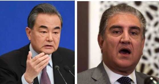 Chinese foreign minister Wang Yi (L) and Pakistan foreign minister Shah Mehmood Qureshi
