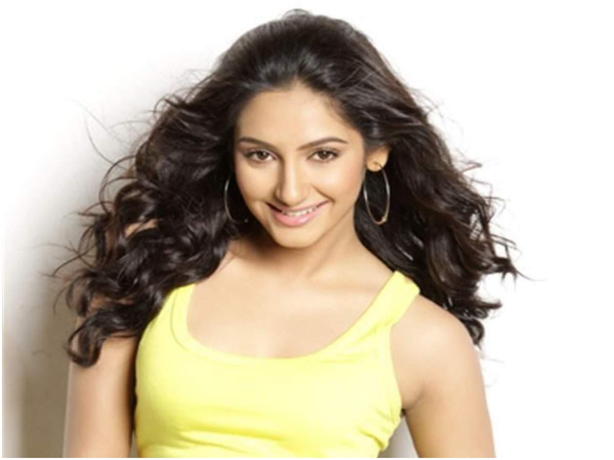 Is this why Ragini Dwivedi flew to Dubai? | Kannada Movie News - Times of  India