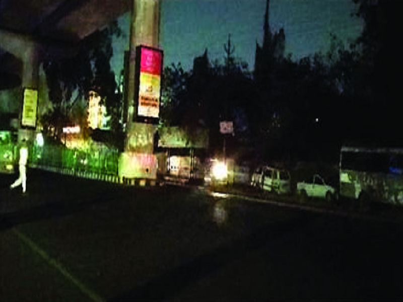Lack of streetlights mar roads near Lucknow University 